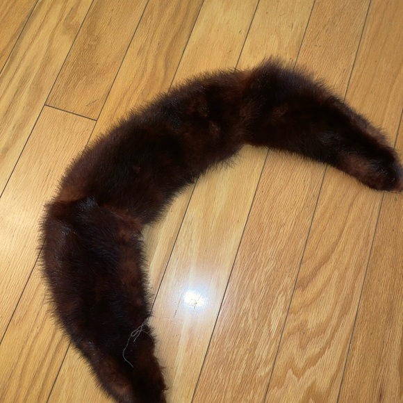 Elegant Vintage Fur Collar Set - Black, Brown, and Cream - Picture 4 of 7